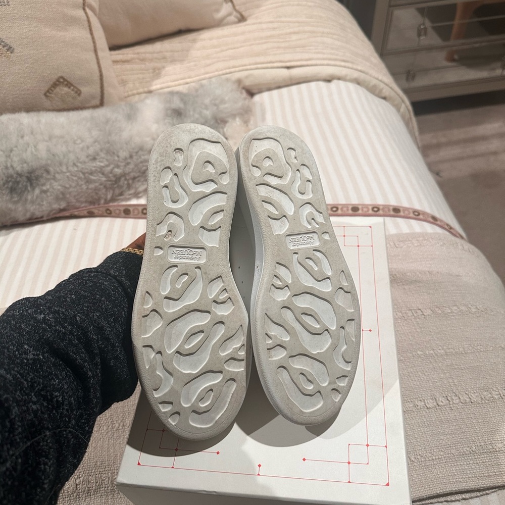 Alexander McQueen Oversized Sneaker - Picture 4 of 7